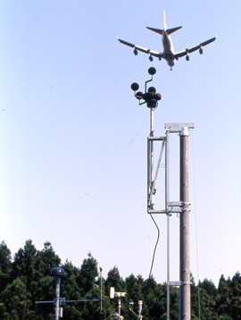 航空機飛行経路測定局の写真