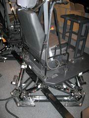 写真2:回転モーション椅子