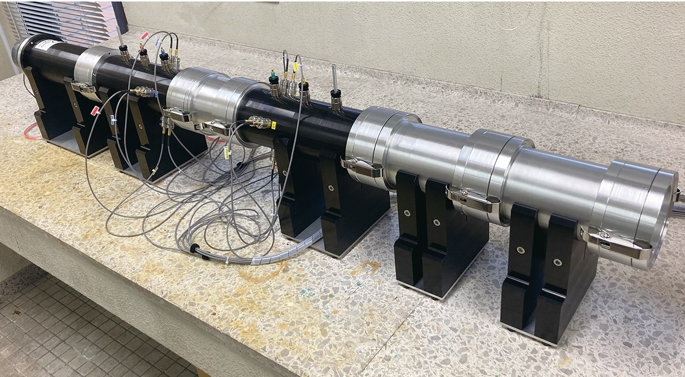名古屋市工業研究所 16 本のマイクロホンを用いた
垂直入射音響透過損失計測システム